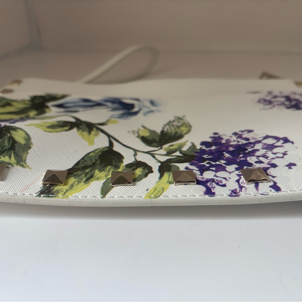 White House Black Market Floral White Clutch/wristlet with Stud Accents NWT - Picture 8 of 10